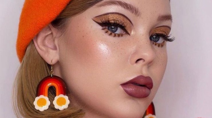 Banana eyeliner: Το 60s make-up trend που υιοθετούν όλες οι beauty lovers