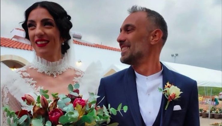 Ελένη Αρτυματά - Παναγιώτης Ιωάννου: Μόλις παντρεύτηκαν με γκεστ καλεσμένο τον πανέμορφο σκύλο τους [εικόνες]