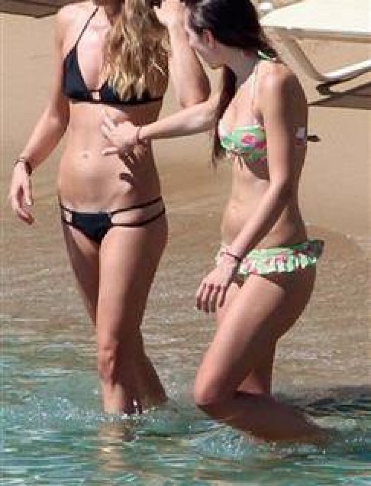 Το μικροσκοπίκο μπικίνι Ελληνίδας! 