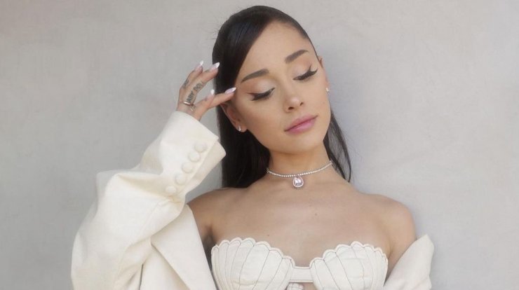 Ariana Grande: Πώς να αντιγράψεις το graphic eyeliner look της