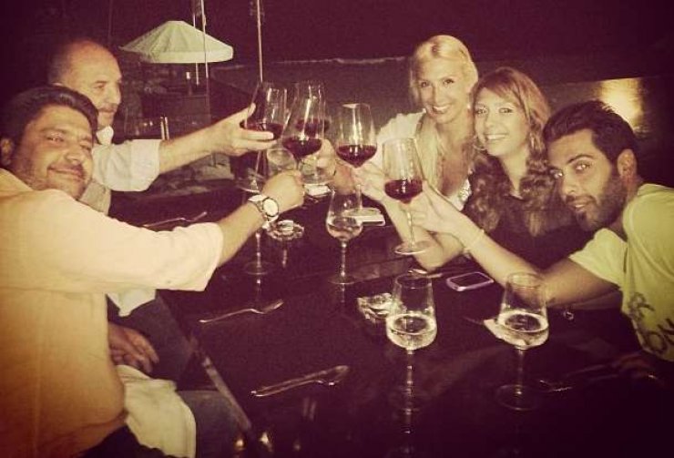 Μαρίνα Φιλιππίδου Θεοχάρους -Χάρης Θεοχάρους: Το δείπνο με φίλους στην Λεμεσό