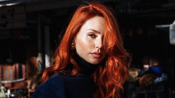 Έβελυν Καζαντζόγλου: Σου εξηγεί βήμα-βήμα πώς να κάνεις ένα πανεύκολο και γρήγορο χτένισμα