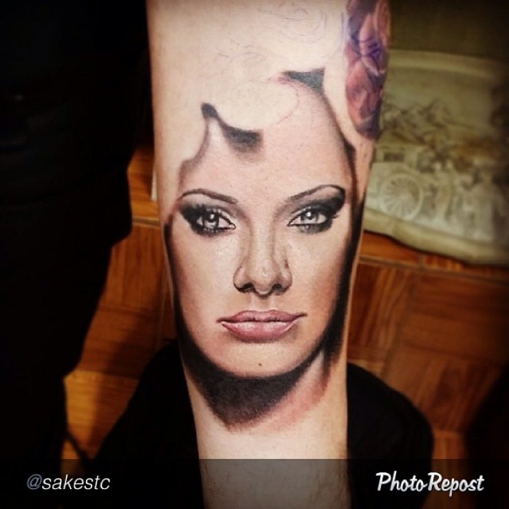 Ποιος "χτύπησε" τατουάζ με τη Ζέτα;