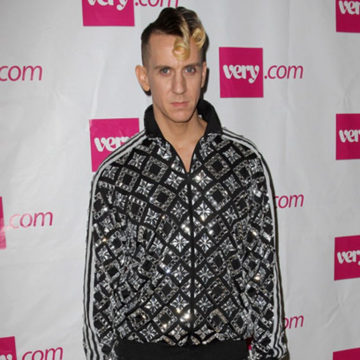 Jeremy Scott: Ο νέος καλλιτεχνικός διευθυντής του οίκου Moschino