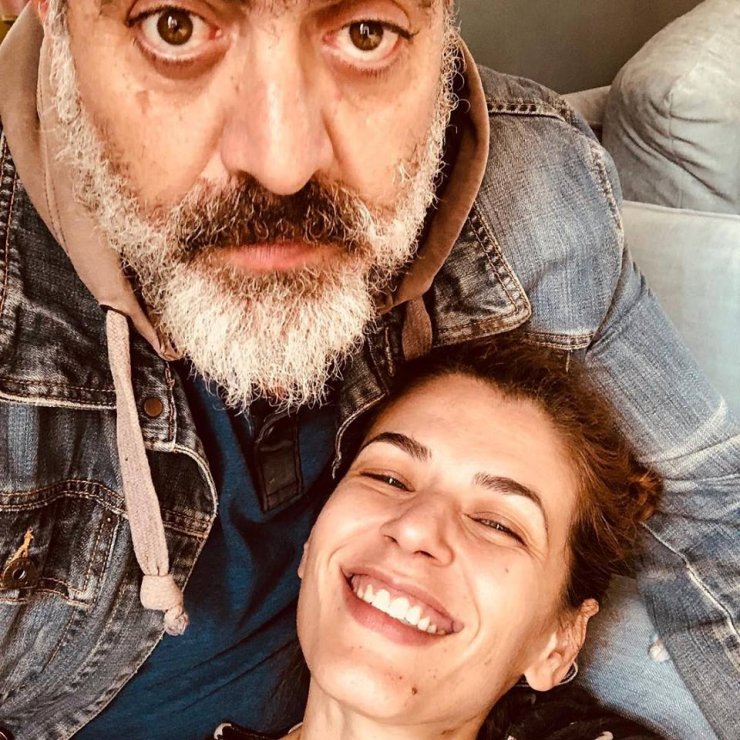 Αγνώριστος ο Κούλλης Νικολάου με το νέο του look!