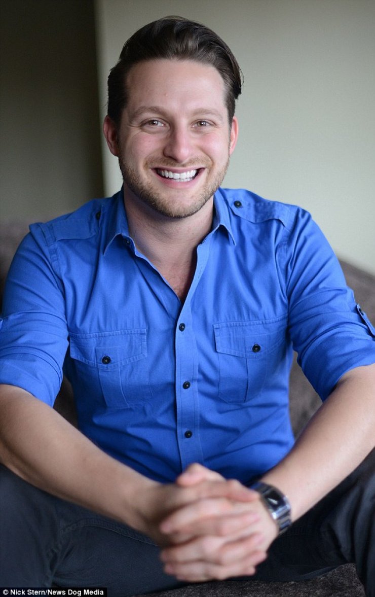 Απίστευτο: 34χρονος ζει με τις δυο γυναίκες του στο ίδιο σπίτι [εικόνες]