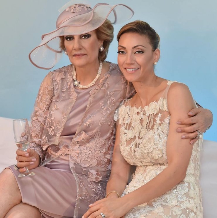 Συγκινεί το τελευταίο αντίο της Ολίβιας Καττάμη για το θάνατο της μητέρας της!