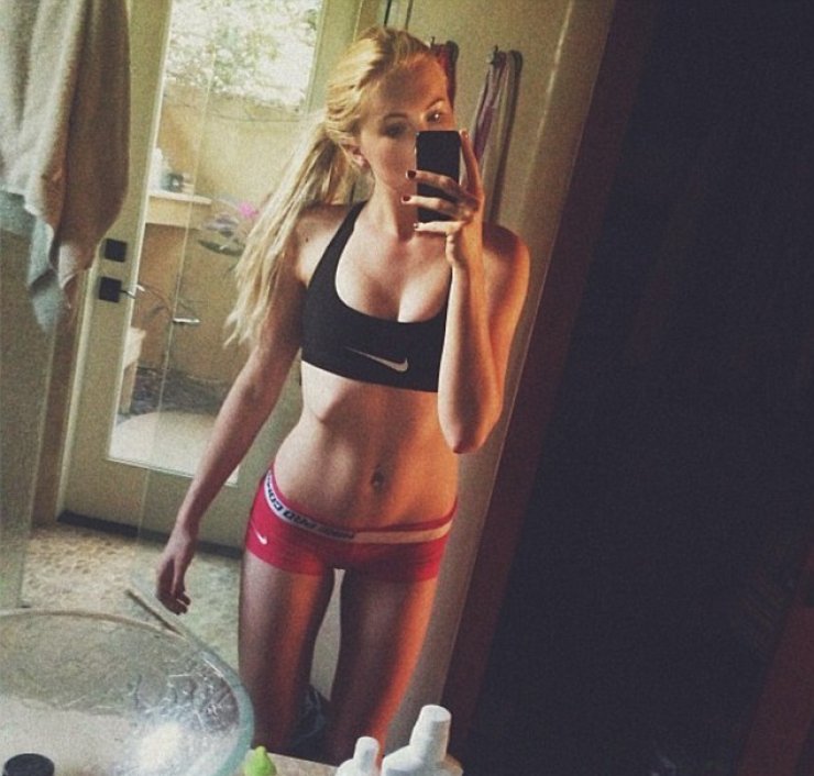 Ireland Baldwin : H super sexy κόρης της Kim Basinger