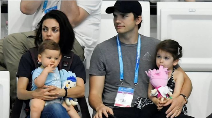 Ashton Kutcher - Mila Kunis: Αποκάλυψαν πως δεν κάνουν συχνά μπάνιο τα παιδιά τους
