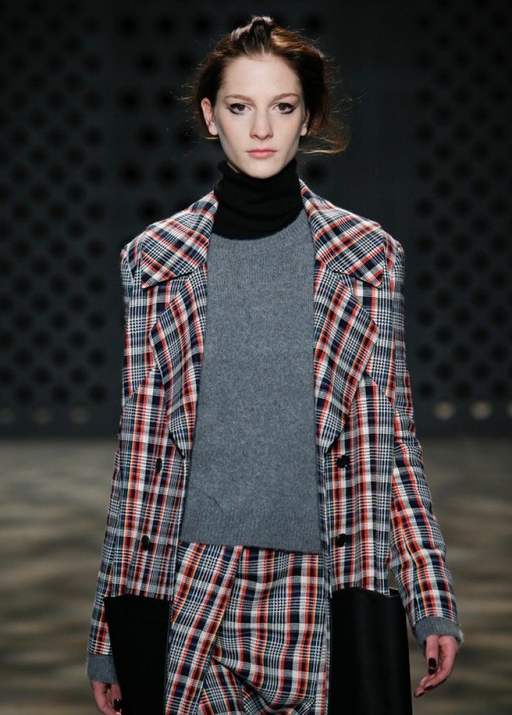 Ros Georgiou: Η Ελληνίδα top model άλλαξε τα μαλλιά της και έκανε θραύση στις πασαρέλες της Νέας Υόρκης 