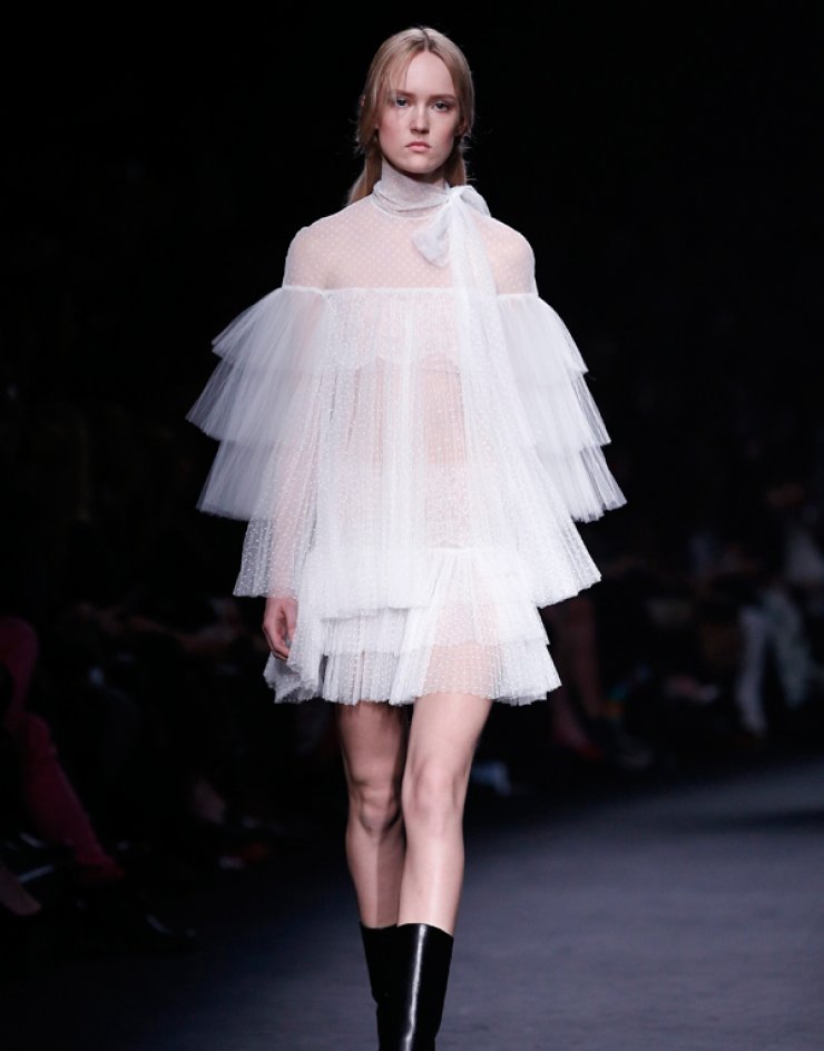 PFW: Το fashion show του οίκου Valentino [Eικόνες]