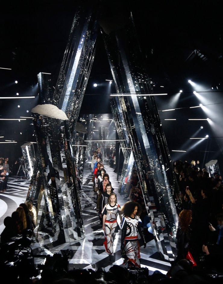 PFW: Το fashion show του Louis Vuitton [εικόνες]