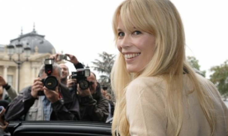 Πήρε φωτιά το σπίτι της Claudia Schiffer! [εικόνες]