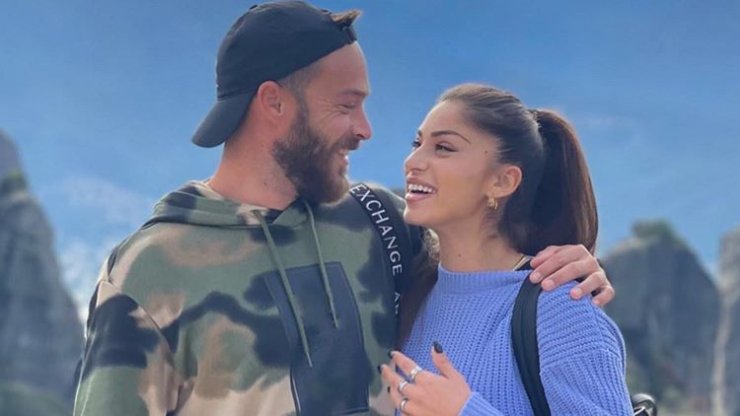 Στέφανος Μιχαήλ-Νάταλι Κάτερ: Το καυτό φιλί στην πισίνα και τα τρυφερά λόγια μεταξύ τους