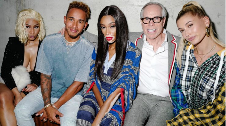 Ο Tommy Hilfiger γιορτάζει το λανσάρισμα της TommyXLewis συλλογής στη Νέα Υόρκη