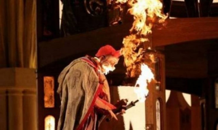 Ηθοποιός άρπαξε φωτιά και κατέρρευσε (βίντεο)!