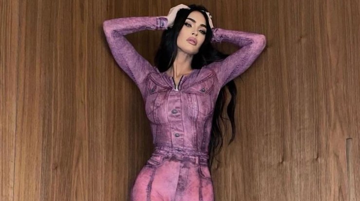 Megan Fox: Έλληνας hairstylist της έκανε το πιο εντυπωσιακό χρώμα μαλλιών