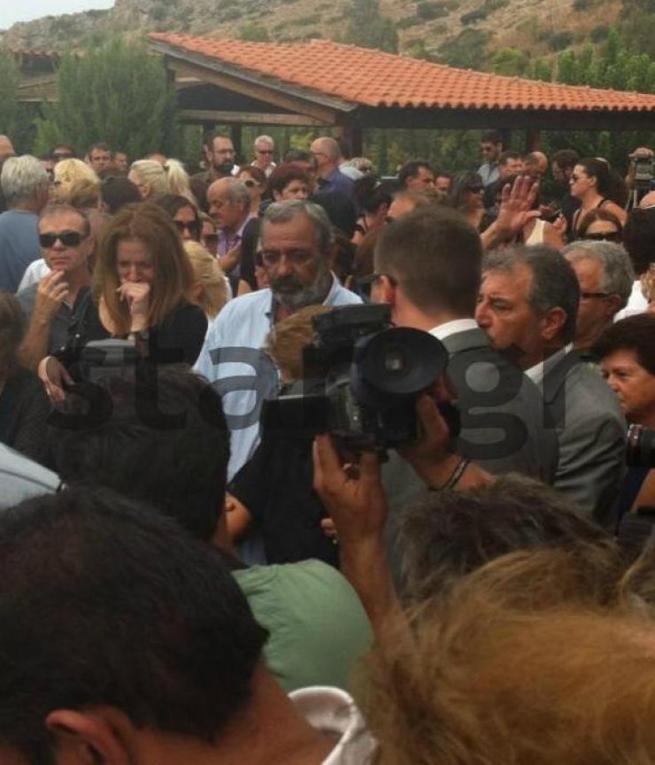 Ατέλειωτος θρήνος στην κηδεία του Μιχάλη Ασλάνη