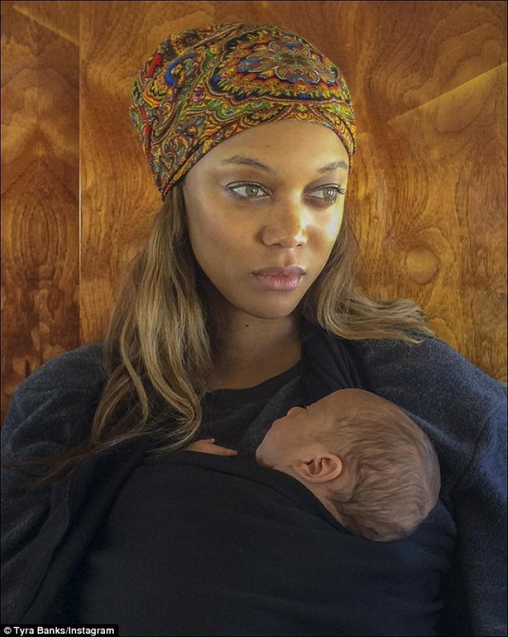 H Tyra Banks μας παρουσιάζει για πρώτη φορά το νεογέννητο γιο της [εικόνα]