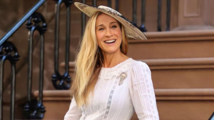 Sarah Jessica Parker: Το concealer που επιλέγει για ενυδάτωση και λάμψη κάτω από τα μάτια