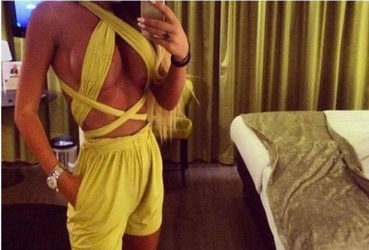 Ποια παρουσιάστρια βγήκε με αυτό το φόρεμα για ποτό στην Γλυφάδα;