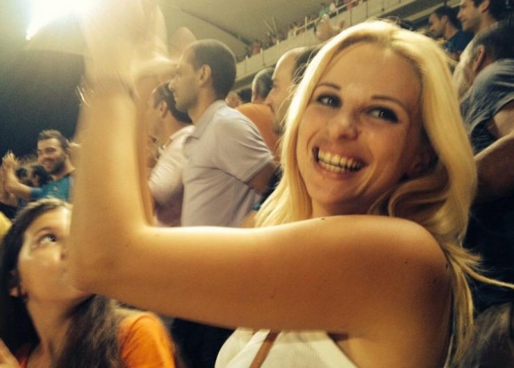 Οι οπαδοί του ΑΠΟΕΛ αποθέωσαν τη Χριστιάνα Αριστοτέλους για την απόδοση του Εφραίμ