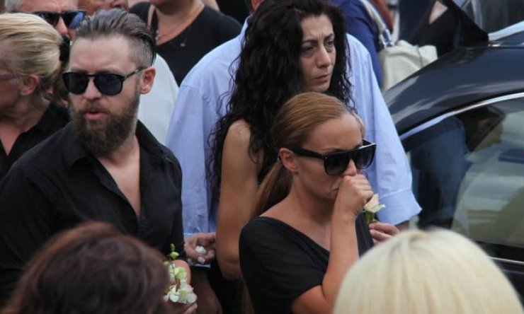 Καλλιστώ Βαρδή: «Είναι άθλιοι. Δεν σεβάστηκαν τον πατέρα μου»