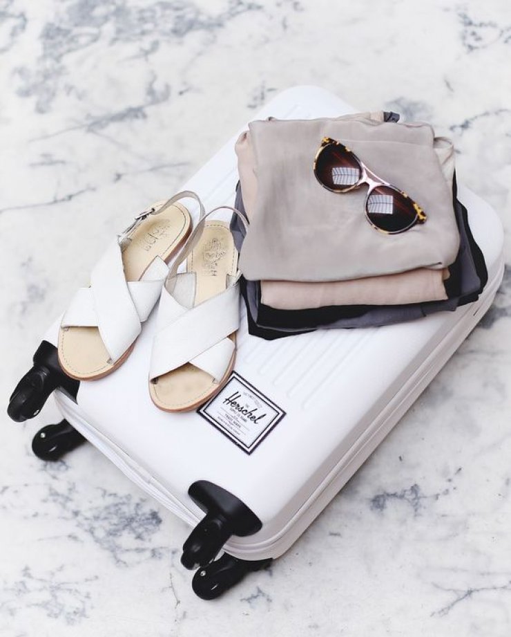 4 tips για να πακετάρετε σαν fashion editor