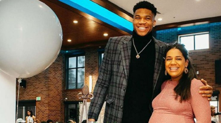 Γιάννης Αντετοκούνμπο: Οι νέες εικόνες αγκαλιά με τον νεογέννητο γιο του που λατρέψαμε!