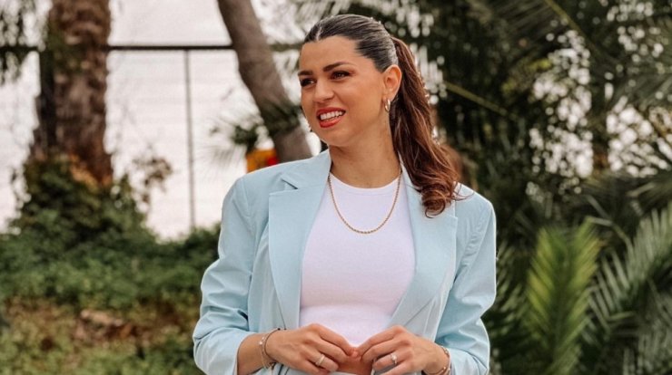 Golden goddess: Το glamorous beauty look της Κλέλιας Γιασεμίδου που θα θες να αντιγράψεις