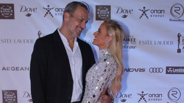 Έφη Παπαϊωάννου - Μαξ Τρίγκα: Γιορτάζουν τον Άγιο Βαλεντίνο με ένα τρυφερό φιλί στον πύργο του Άιφελ [βίντεο]