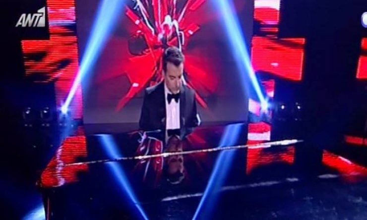 "The Voice": Ο Γιώργος Λιάγκας έπαιξε… πιάνο!
