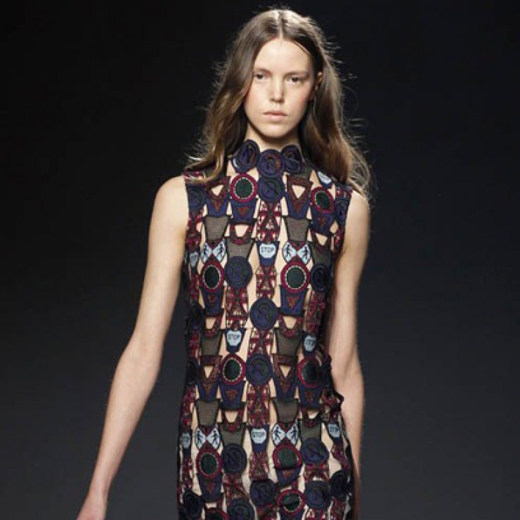 Η Μαρινέλλα στο fashion show της Mary Katrantzou στο Λονδίνο