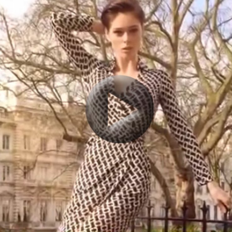 O γύρος του κόσμου με ένα φόρεμα 