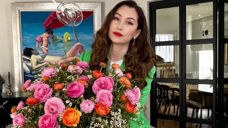 Party guest: Η Bianca Makris σου προτείνει το πιο λαμπερό και effortless μακιγιάζ