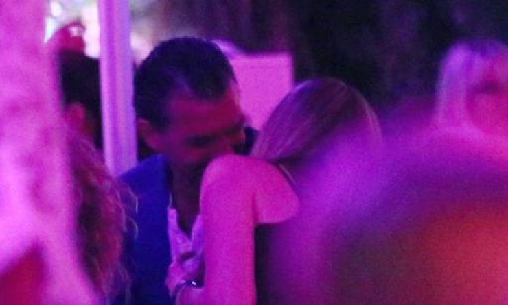 Γνωστός ηθοποιός χώρισε και άρχισε να... ερωτοτροπεί