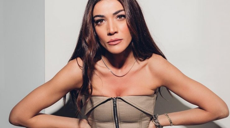 Ήβη Αδάμου: Είπε αντίο στα μακριά της μαλλιά και υιοθέτησε το πιο trendy hairlook