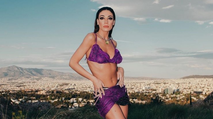 Ήβη Αδάμου: Το νέο της hairstyle είναι τέλεια ιδέα για καλοκαιρινές βραδινές βόλτες