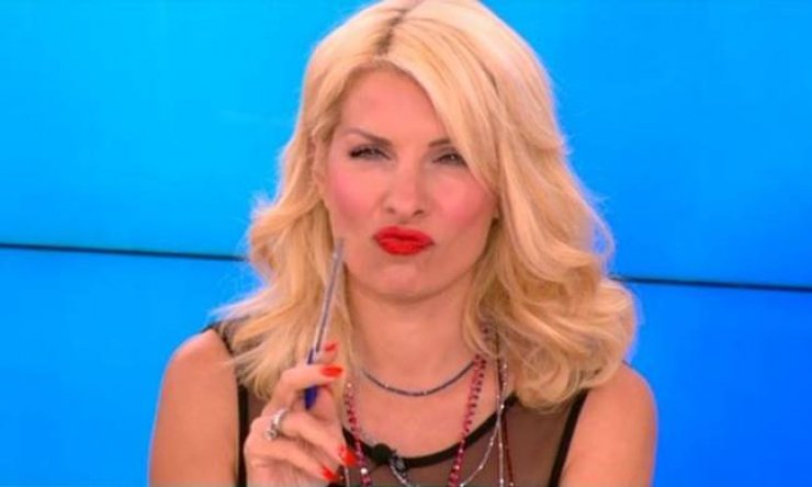 Τρελό Γέλιο: Δε θα πιστεύετε τι έπαθε στον αέρα της εκπομπής της η Ελένη!