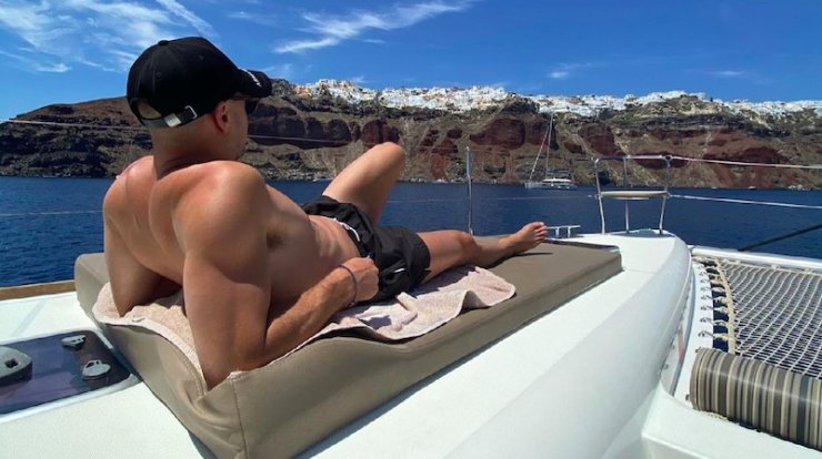 Κύπριος διεθνής ποδοσφαιριστής παρακολουθούσε με βιντεοκλήση στο γήπεδο το γάμο της αδερφής του