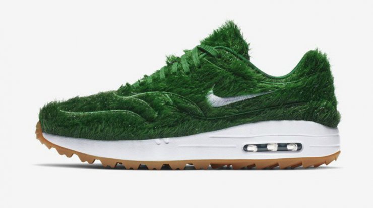 Τα NIKE "grass sneaker" πάνε ασορτί με το γρασίδι του γκολφ