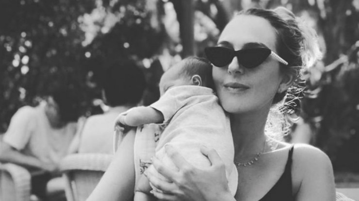 Σύλβια Μαυροπούλου: Στην κουζίνα αγκαλιά με την τεσσάρων μηνών κορούλα της!