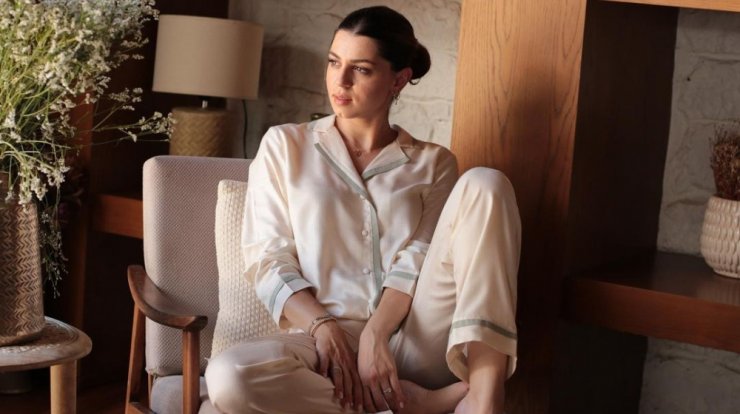 Κλέλια Γιασεμίδου: Η λαμπερή beauty εμφάνιση της στη βάπτιση της κόρης της στην Τήνο