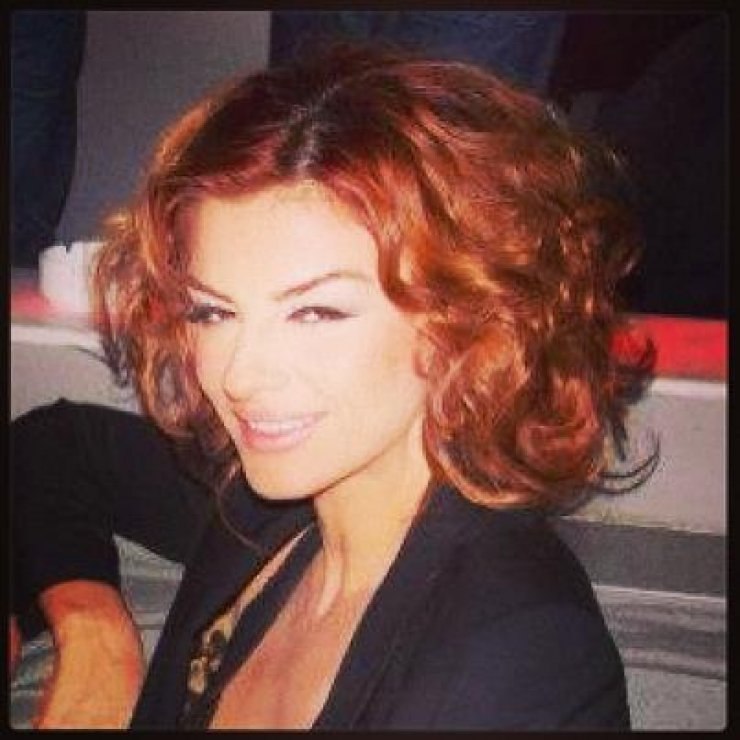 Ramona: Με πιο κοντό μαλλί και λόγια που αφήνουν υπονοούμενα