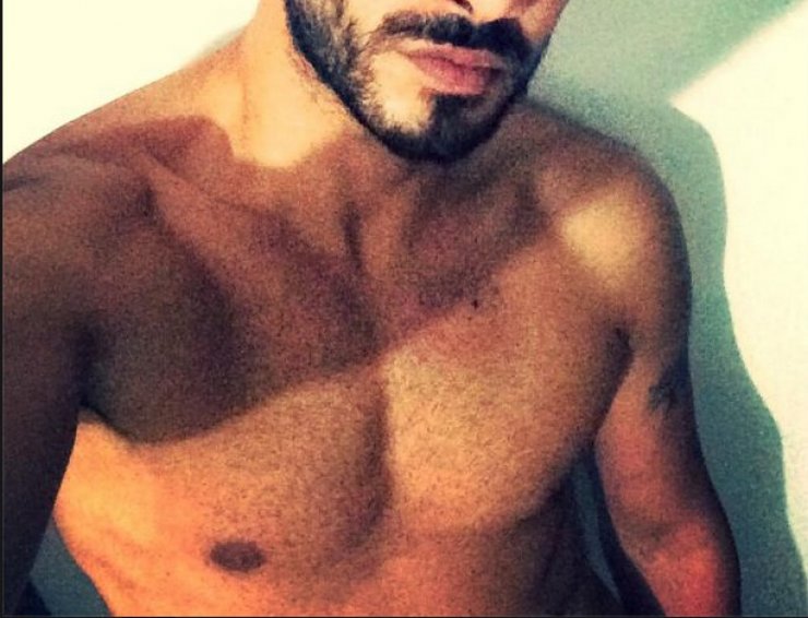 Γνωστος Κύπριος καληνύχτησε τους διαδικτυακούς του φίλους ημiγυμνος