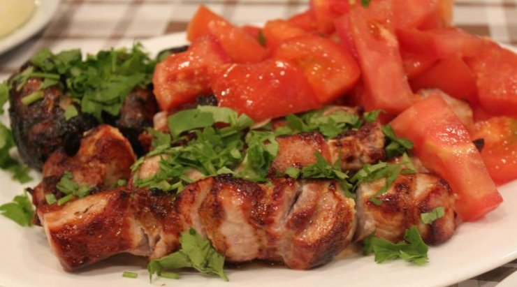 Μάθαμε το μυστικό (και τη συνταγή) για νόστιμο σουβλάκι