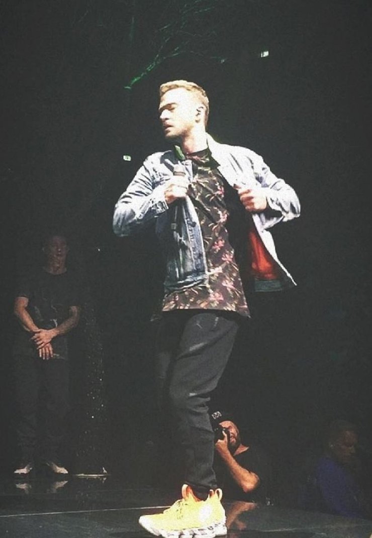 Επώνυμο ζευγάρι της showbiz βρέθηκε στις πρώτες θέσεις στη συναυλία του Justin Timberlake [βίντεο]