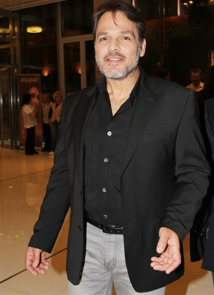 Σταμάτης Γαρδέλης: "Έχω σχέση με αρκετά μικρότερή μου…"