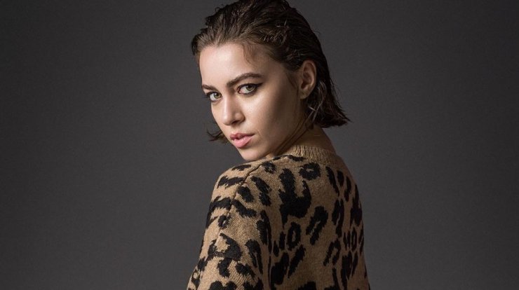 Η Εβελίνα Σκίτσκο με ένα μακιγιάζ ιδανικό για βραδινές βόλτες