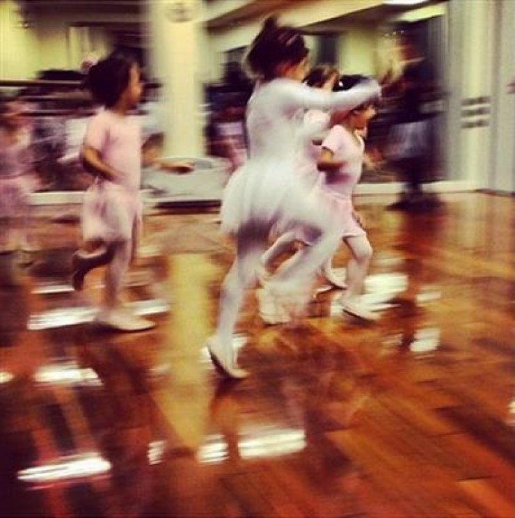 Η Ελληνίδα ηθοποιός καμαρώνει τη μπαλαρίνα κόρη της  